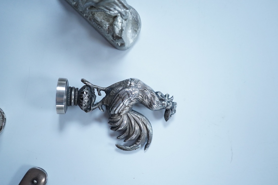 A George VI Art Deco engine turned silver mounted trinket box, by Dudley Russell Howitt, Birmingham, 1947, width 85mm, together with a late Victorian silver fruit knife, a silver thimble, a white metal cockerel mounted s